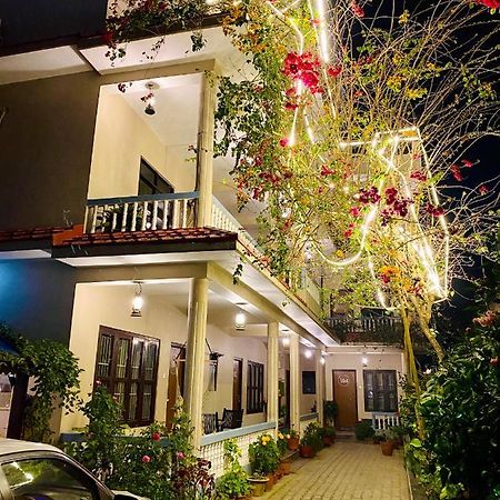 Peacock - A Family-Run Hotel Sauraha Extérieur photo