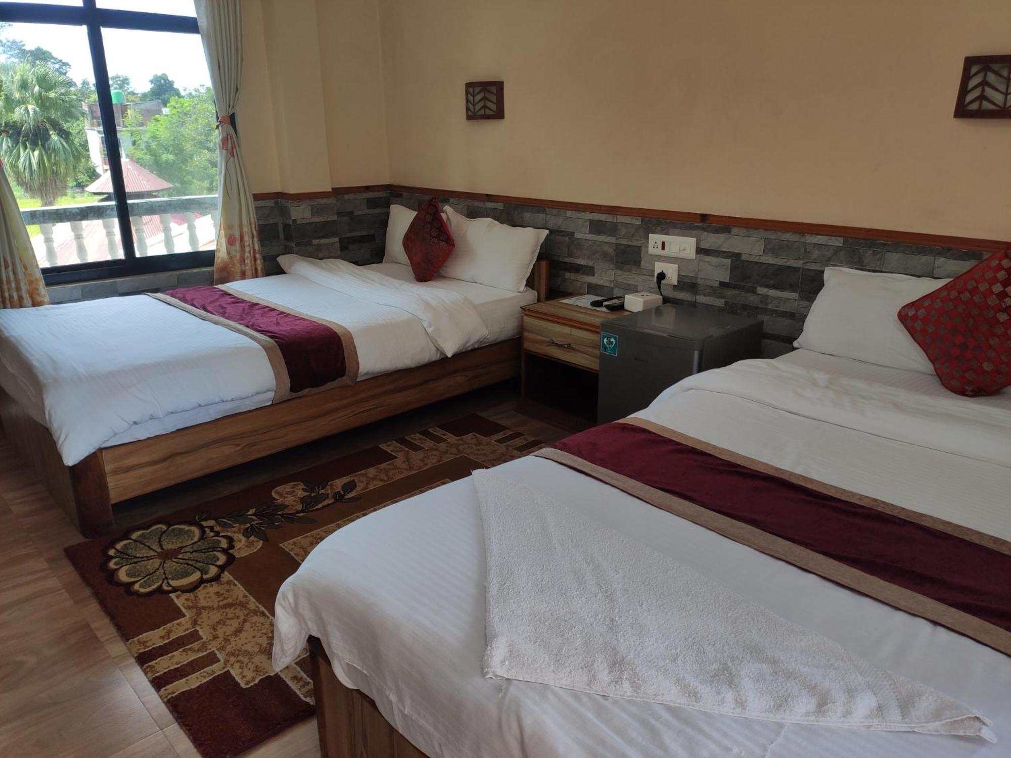 Peacock - A Family-Run Hotel Sauraha Extérieur photo