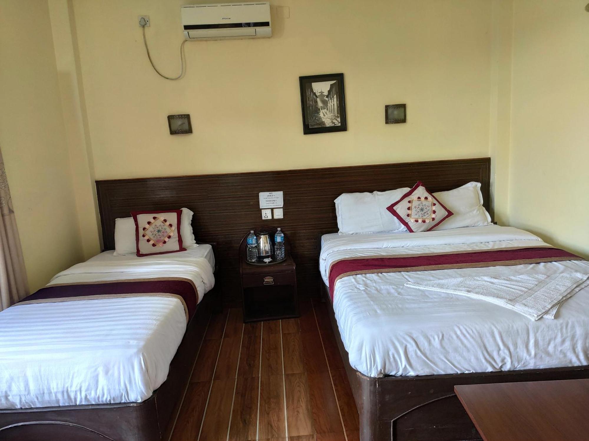 Peacock - A Family-Run Hotel Sauraha Extérieur photo