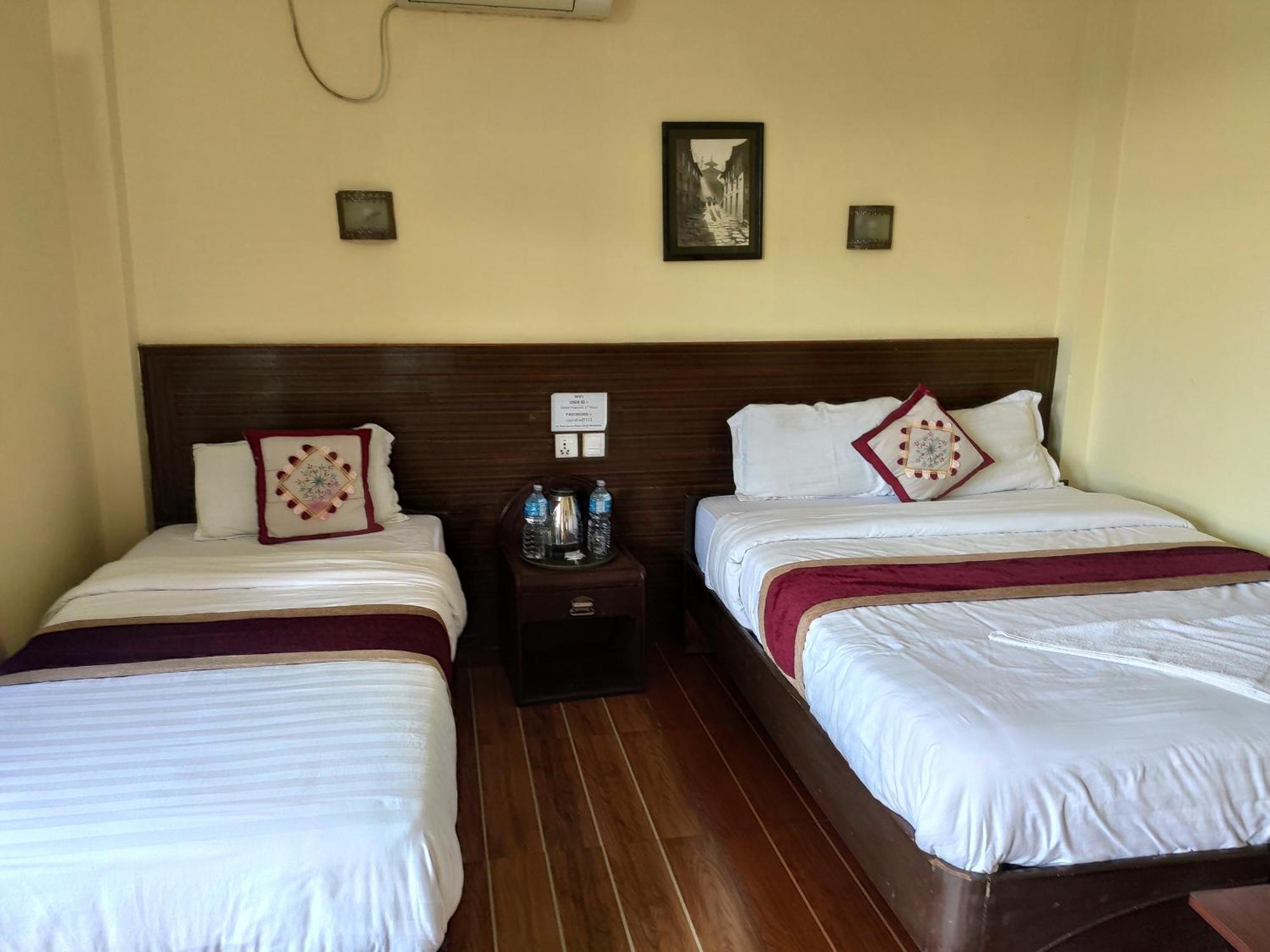 Peacock - A Family-Run Hotel Sauraha Extérieur photo