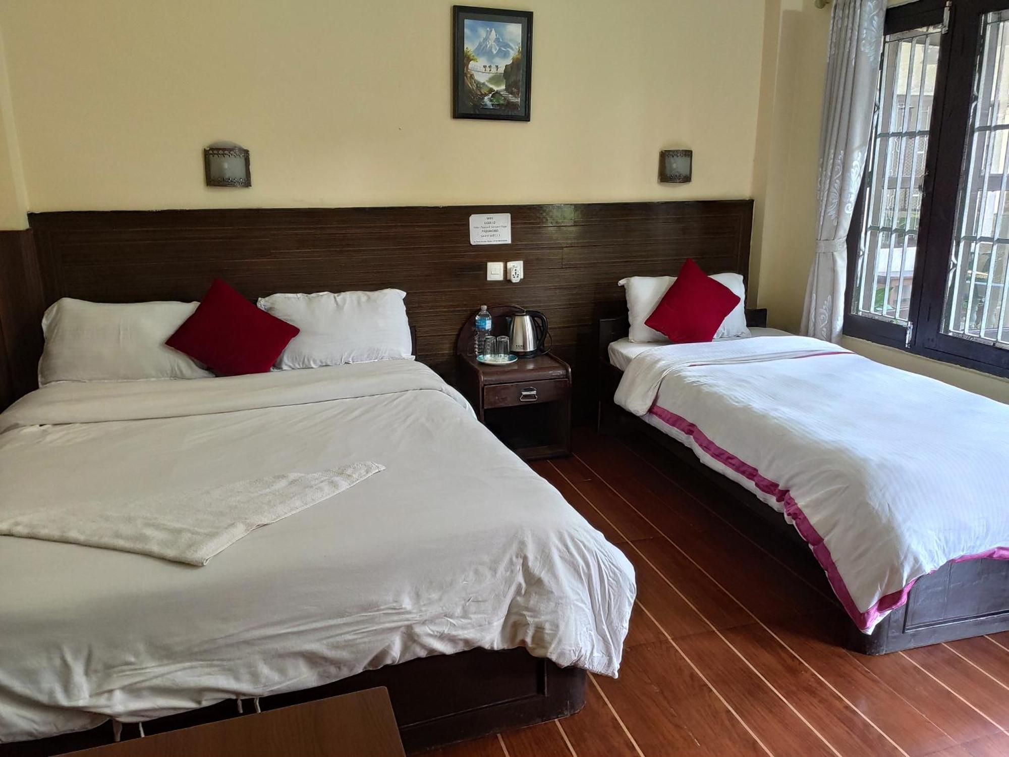 Peacock - A Family-Run Hotel Sauraha Extérieur photo