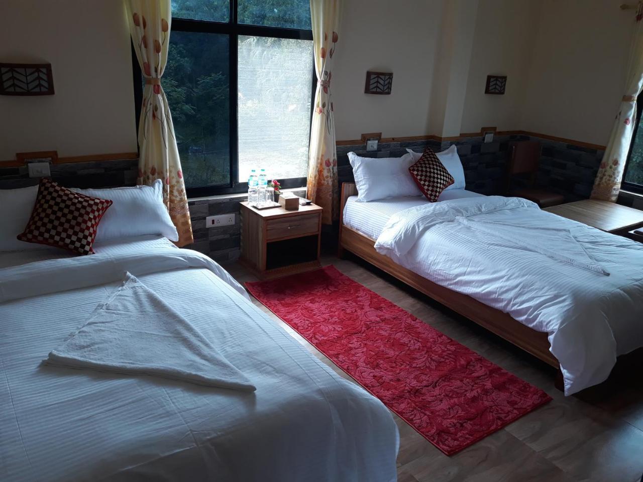 Peacock - A Family-Run Hotel Sauraha Extérieur photo