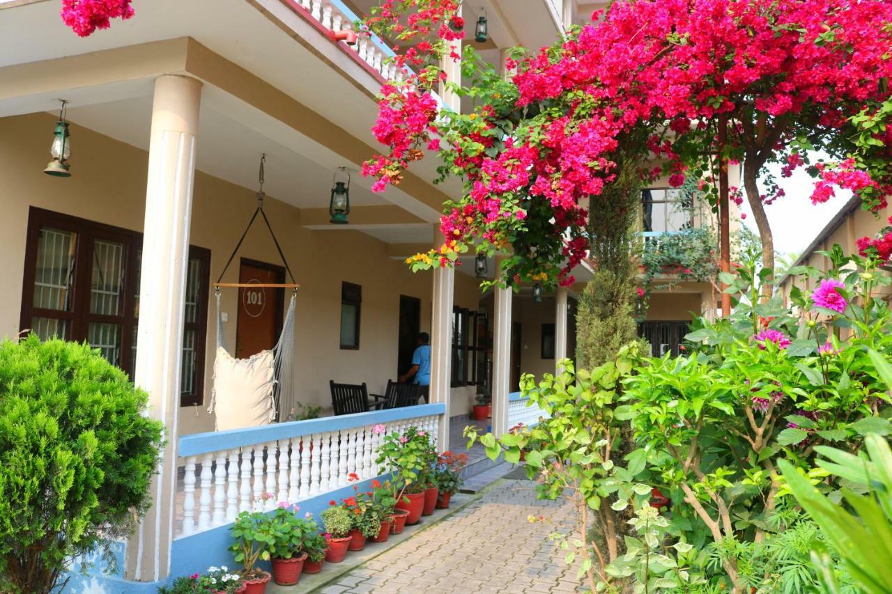 Peacock - A Family-Run Hotel Sauraha Extérieur photo